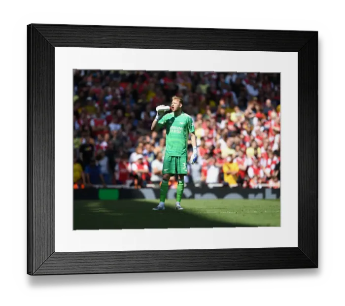 Framed Print : Arsenal's Aaron Ramsdale in Action Against Leeds United, Premier League 2021-2022, Emirates Stadium