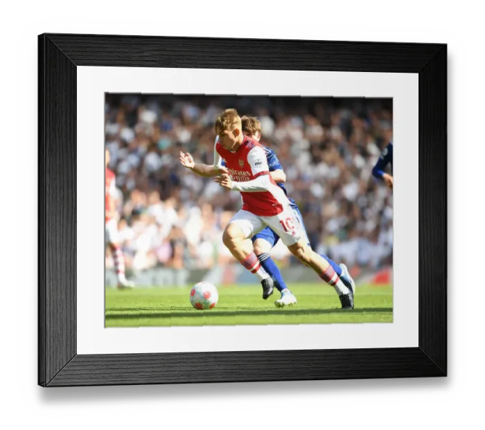 Framed Print : Arsenal's Emile Smith Rowe Shines in Premier League Clash Against Leeds United