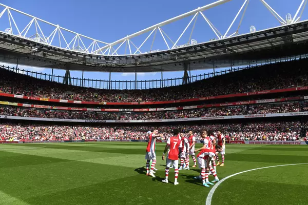 Arsenal United: Unified Team Spirit at Emirates Stadium - Arsenal vs Leeds United, Premier League Showdown (2021-2022)