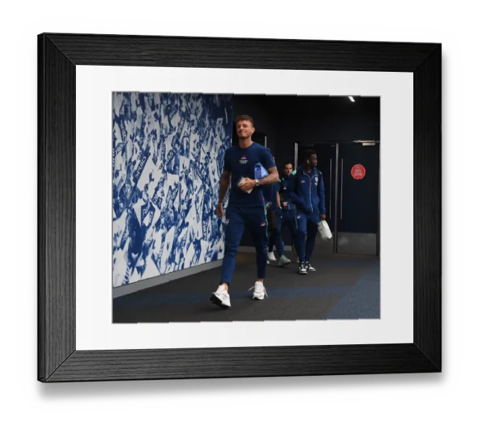 Framed Print : Arsenal's Ben White Goes Head-to-Head with Tottenham Hotspur in Premier League Clash