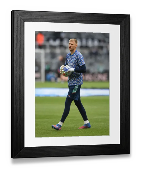 Framed Print : Arsenal's Ramsdale Readies Up: Newcastle United vs Arsenal, Premier League 2021-22