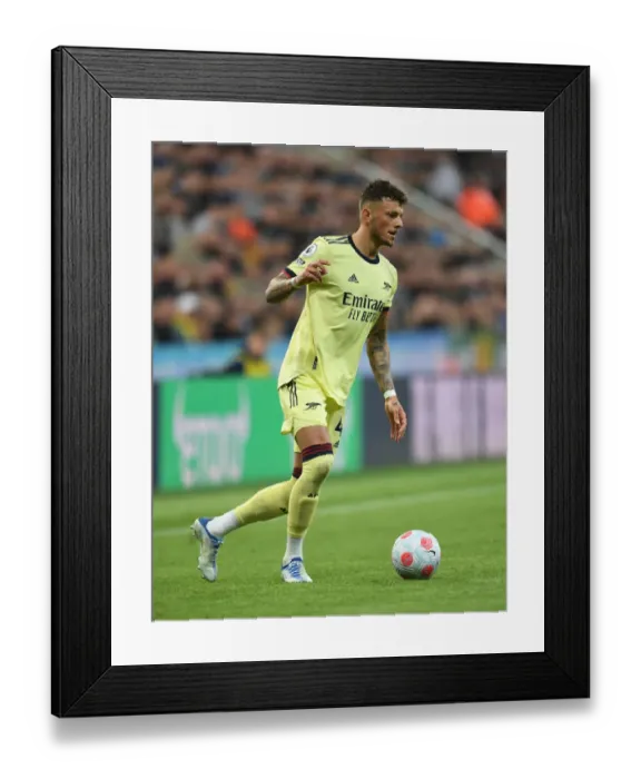 Framed Print : Arsenal's Ben White Goes Head-to-Head with Newcastle United in Premier League Showdown (2021-22) Framed Print : Arsenal's Ben White Goes Head-to-Head with Newcastle United in Premier League Showdown (2021-22)