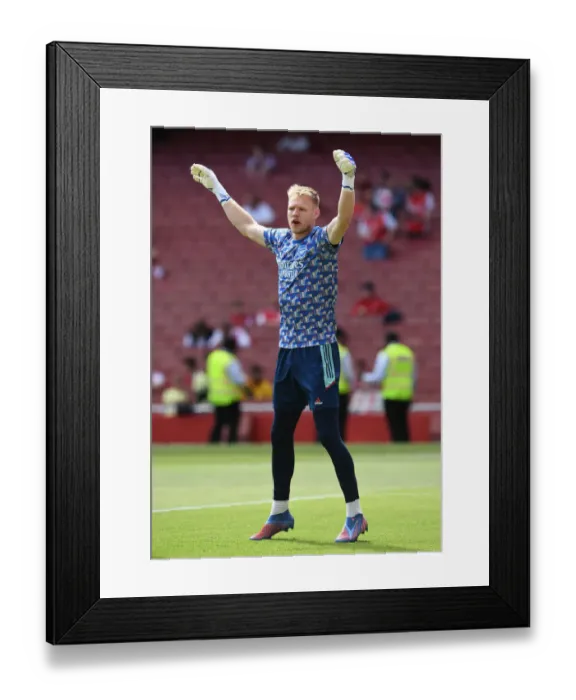 Framed Print : Arsenal's Aaron Ramsdale Gears Up for Arsenal v Everton Showdown (Premier League, 2021-22)