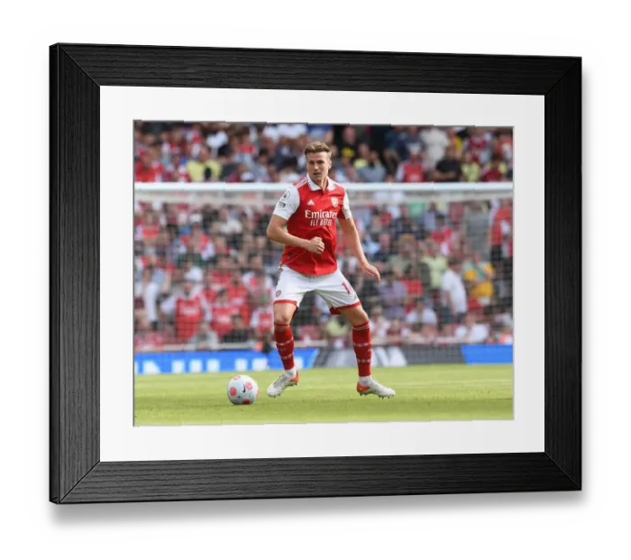 Framed Print : Arsenal's Rob Holding in Action Against Everton - Premier League Showdown (2021-22) Framed Print : Arsenal's Rob Holding in Action Against Everton - Premier League Showdown (2021-22)