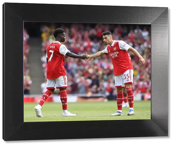 Arsenal's Saka and Martinelli in Action: Arsenal v Everton, Premier League 2021-22