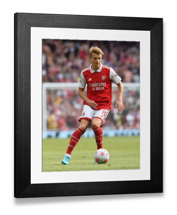 Framed Print : Martin Odegaard in Action: Arsenal vs Everton, Premier League 2021-22 Framed Print : Martin Odegaard in Action: Arsenal vs Everton, Premier League 2021-22
