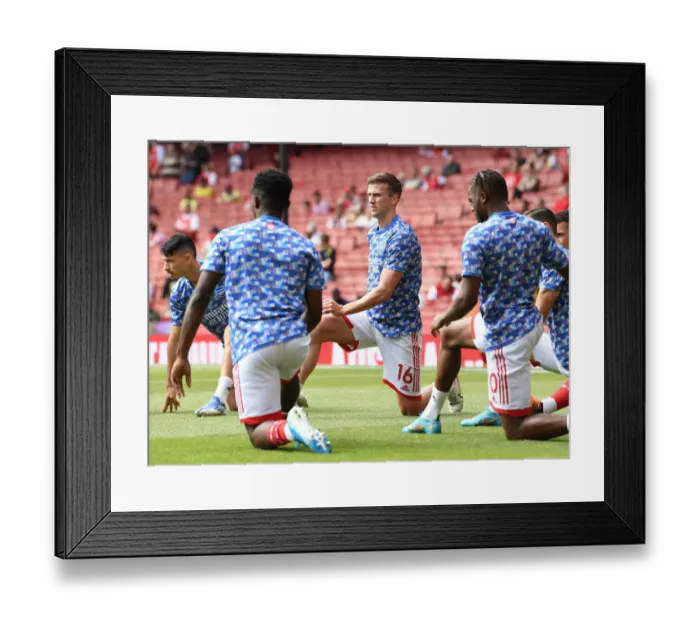 Framed Print : Arsenal's Rob Holding Gears Up for Arsenal vs. Everton Showdown (2021-22)