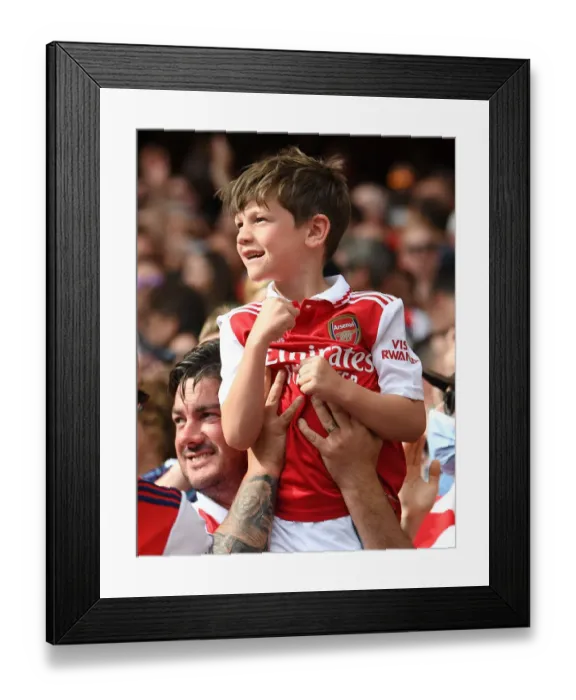 Framed Print : Arsenal vs. Everton: Passionate Fan Moment at Emirates Stadium (2021-22)