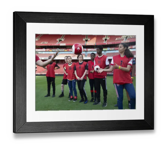 Framed Print : Arsenal Football Club 2022: 109 Players Battle for Ball Squad Spotlight