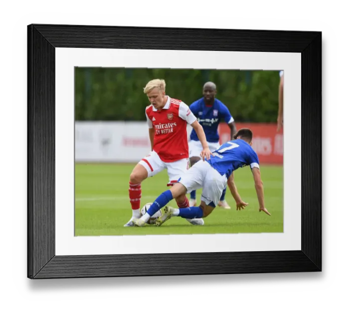 Framed Print : Arsenal's Matt Smith in Action: Arsenal vs Ipswich Town Pre-Season Friendly (2022-23)