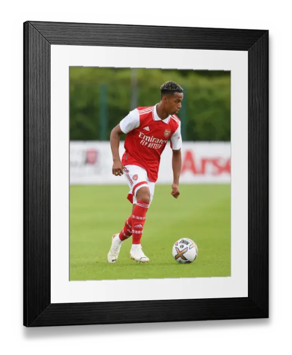 Framed Print : Arsenal's Omari Hutchinson Steals the Show in Pre-Season Victory over Ipswich Town Framed Print : Arsenal's Omari Hutchinson Steals the Show in Pre-Season Victory over Ipswich Town