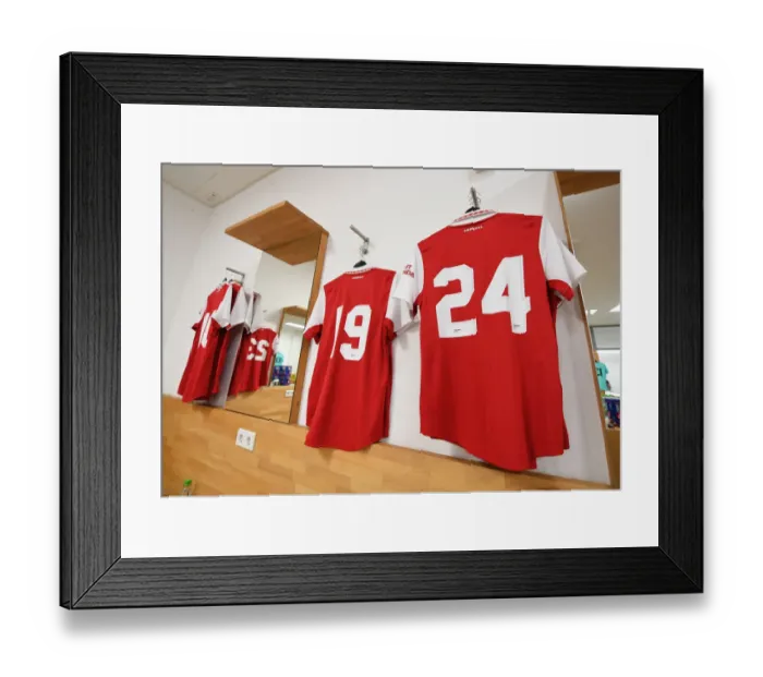 Framed Print : Behind the Scenes: Arsenal FC's Pre-Season Training at 1. FC Nürnberg's Stadium