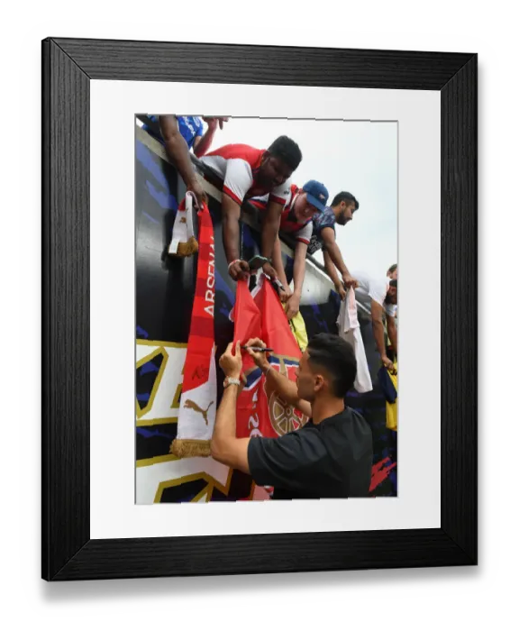 Framed Print : Arsenal's Gabriel Martinelli Greets Fans Before Arsenal v Everton Pre-Season Match in Baltimore Framed Print : Arsenal's Gabriel Martinelli Greets Fans Before Arsenal v Everton Pre-Season Match in Baltimore