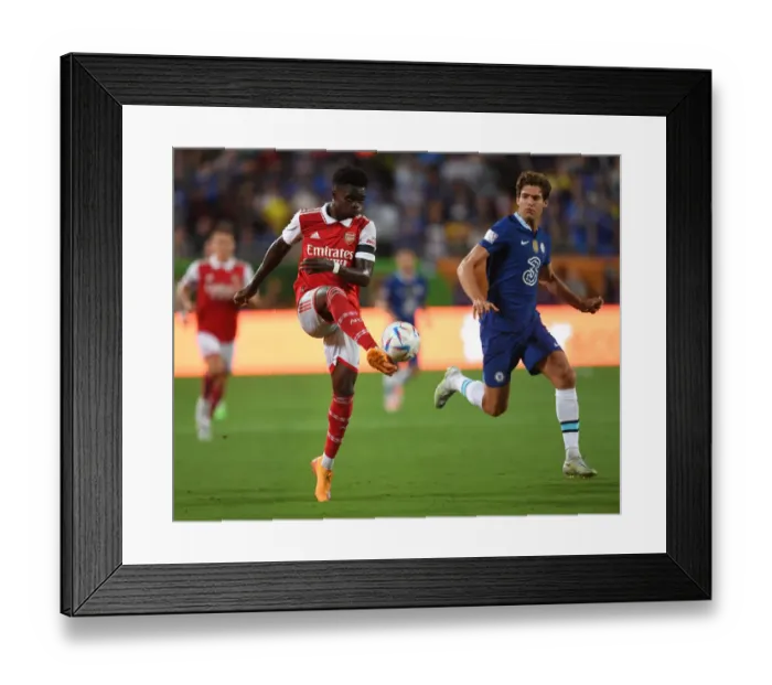 Framed Print : Arsenal's Bukayo Saka Fends Off Chelsea's Marcos Alonso in Florida Cup Clash