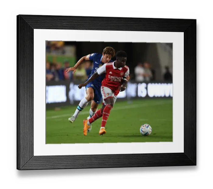 Framed Print : Arsenal's Bukayo Saka Takes on Chelsea's Marcos Alonso in the Florida Cup Clash