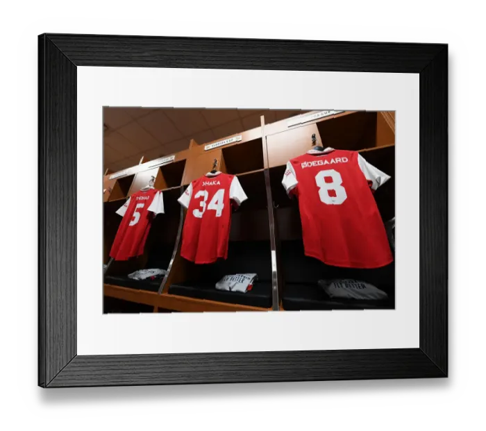 Framed Print : Arsenal and Chelsea Prepare for Florida Cup Clash: A Glimpse into the Team Changing Rooms
