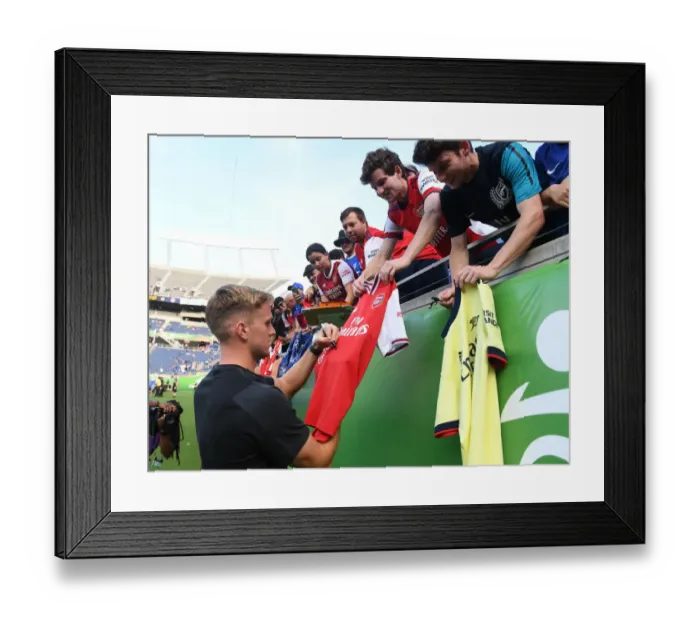 Framed Print : Arsenal's Rob Holding Greets Fans Before Arsenal vs. Chelsea - Florida Cup 2022-23 Framed Print : Arsenal's Rob Holding Greets Fans Before Arsenal vs. Chelsea - Florida Cup 2022-23