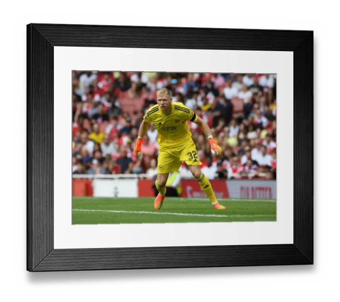 Framed Print : Arsenal's Aaron Ramsdale in Action: Arsenal vs Sevilla, Emirates Cup 2022