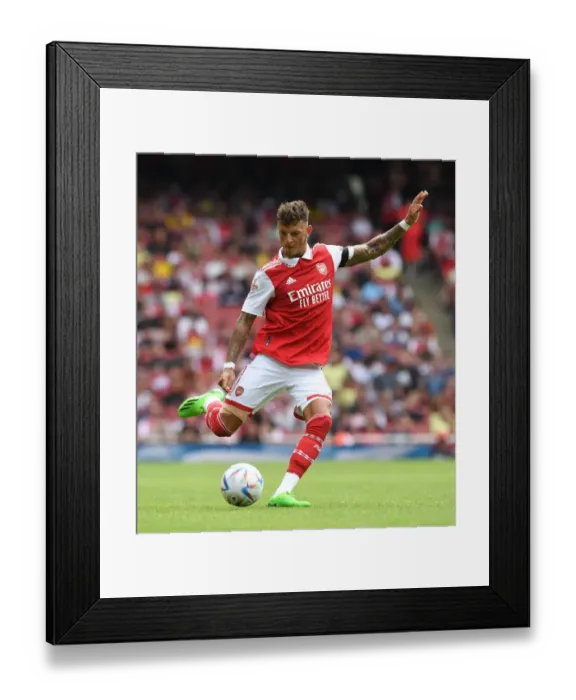 Framed Print : Arsenal vs Sevilla: Emirates Cup Clash - Ben White in Action