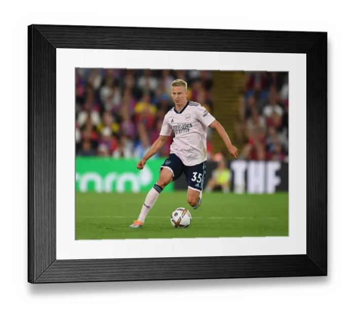 Framed Print : Zinchenko in Action: Arsenal vs. Crystal Palace, 2022-23 Premier League