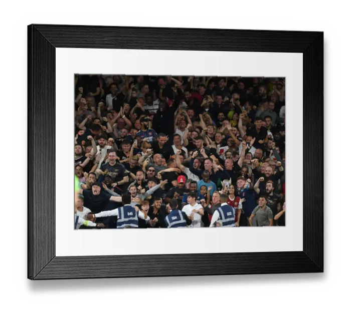 Framed Print : Arsenal Fans Euphoria: The Unforgettable Moment of the Second Goal Against Crystal Palace in the 2022-23 Premier League