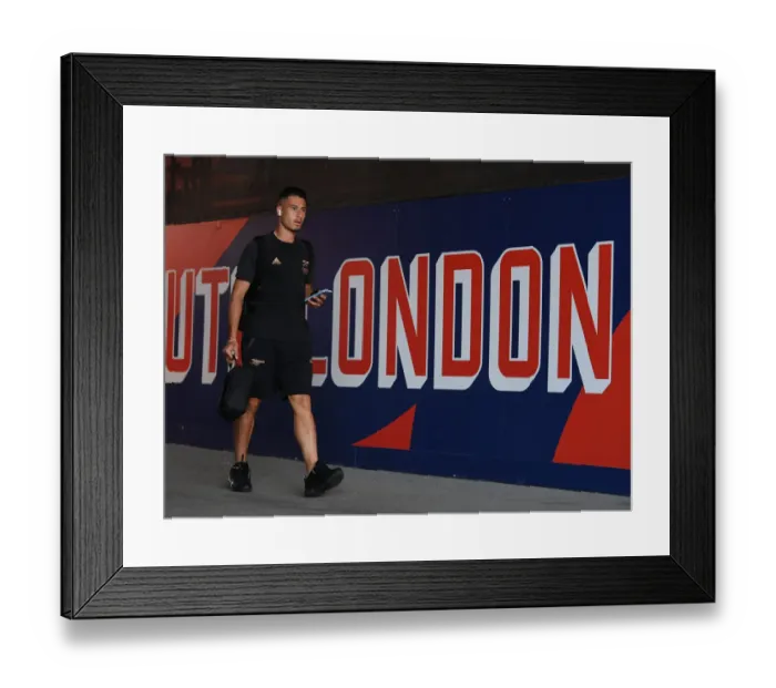 Framed Print : Arsenal's Gabriel Martinelli Prepares for Crystal Palace Clash in 2022-23 Premier League