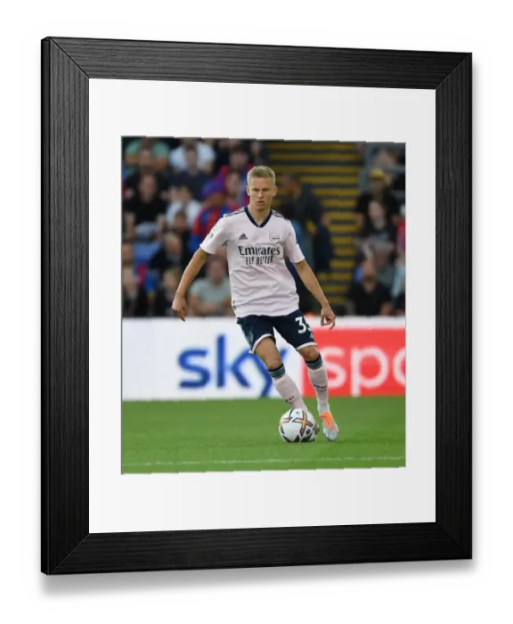 Framed Print : Arsenal's Zinchenko in Action: Battle against Crystal Palace in 2022-23 Premier League