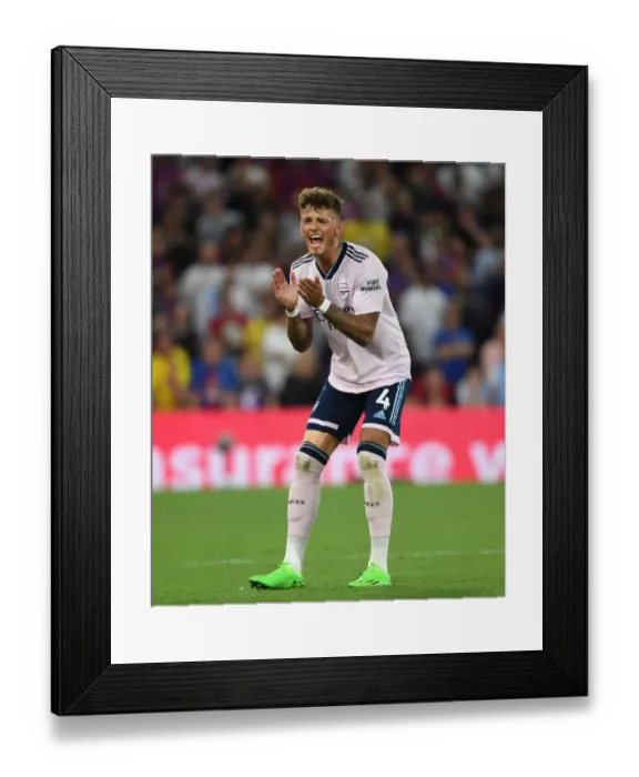 Framed Print : Arsenal's Ben White in Action against Crystal Palace in 2022-23 Premier League