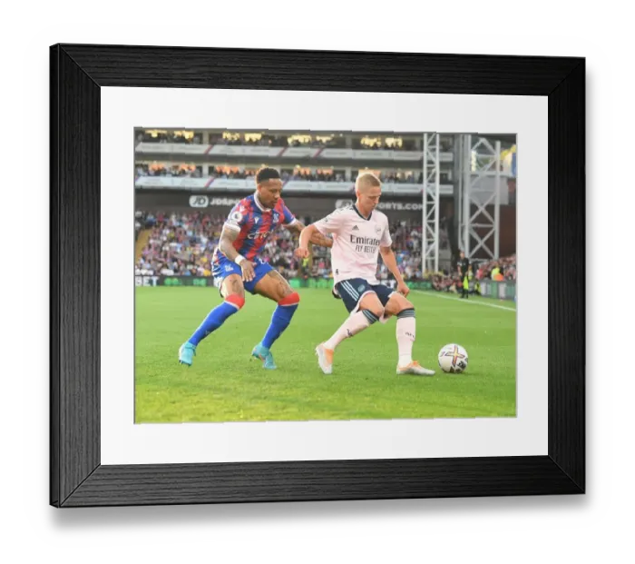 Framed Print : Zinchenko's Determined Stand: Clash at Selhurst Park