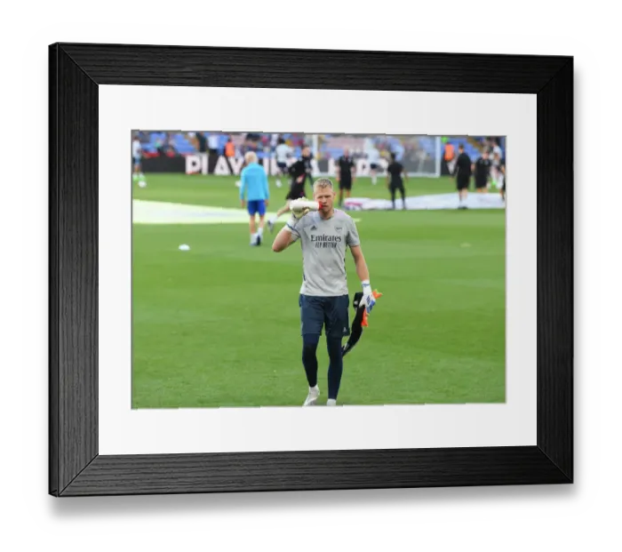 Framed Print : Arsenal's Aaron Ramsdale Ready for Crystal Palace Clash - Premier League 2022-23 Framed Print : Arsenal's Aaron Ramsdale Ready for Crystal Palace Clash - Premier League 2022-23