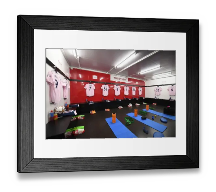 Framed Print : Arsenal FC: United in Pre-Match Focus at Crystal Palace (Premier League 2022-23)