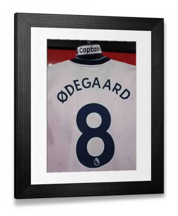 Framed Print : Arsenal's Odegaard Dons Captain's Armband Ahead of Crystal Palace Clash (2022-23 Premier League) Framed Print : Arsenal's Odegaard Dons Captain's Armband Ahead of Crystal Palace Clash (2022-23 Premier League)