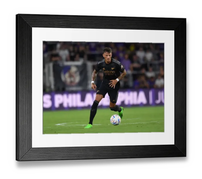 Framed Print : Arsenal Training in Orlando: Ben White in Action Against Orlando City SC (2022-23) Framed Print : Arsenal Training in Orlando: Ben White in Action Against Orlando City SC (2022-23)