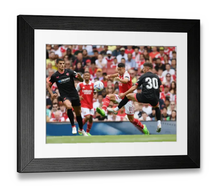 Framed Print : Arsenal vs Sevilla: Emirates Cup Clash - Martinelli Takes on Lamela and Joes Framed Print : Arsenal vs Sevilla: Emirates Cup Clash - Martinelli Takes on Lamela and Joes