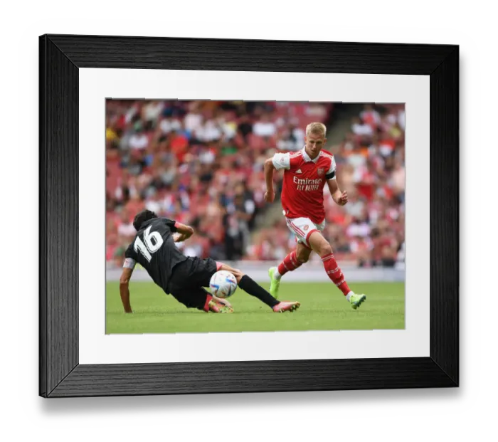 Framed Print : Arsenal's Zinchenko Stars: Emirates Cup 2022 - Arsenal vs Sevilla Framed Print : Arsenal's Zinchenko Stars: Emirates Cup 2022 - Arsenal vs Sevilla