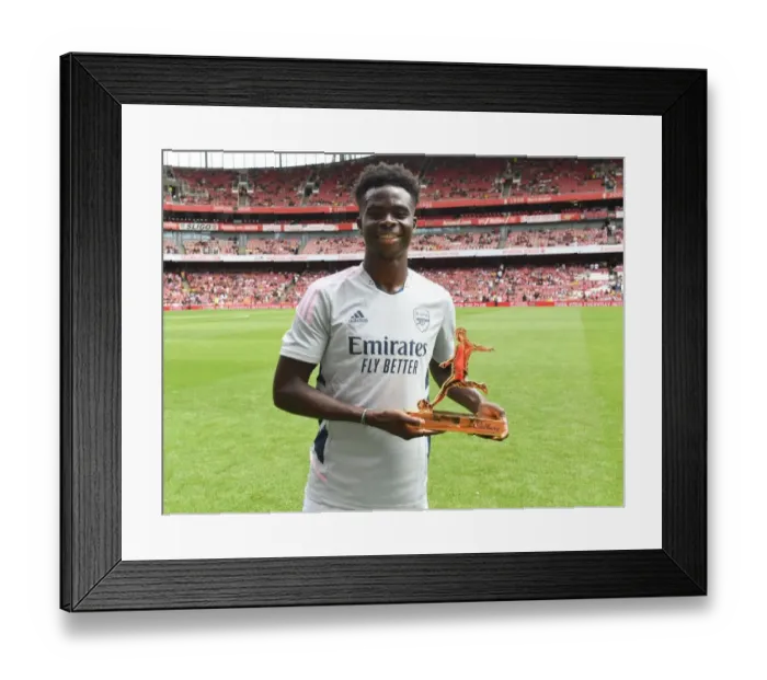 Framed Print : Arsenal's Bukayo Saka Receives Player of the Season Award before Arsenal vs Sevilla - Emirates Cup 2022
