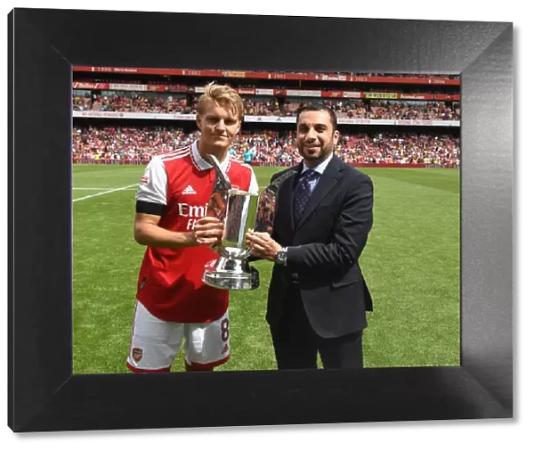 Arsenal Lift Emirates Cup After Victory Over Sevilla