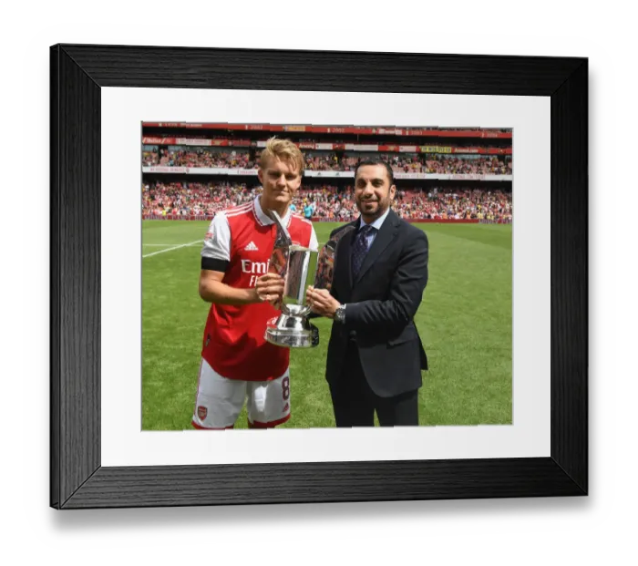 Framed Print : Arsenal Lift Emirates Cup After Victory Over Sevilla Framed Print : Arsenal Lift Emirates Cup After Victory Over Sevilla