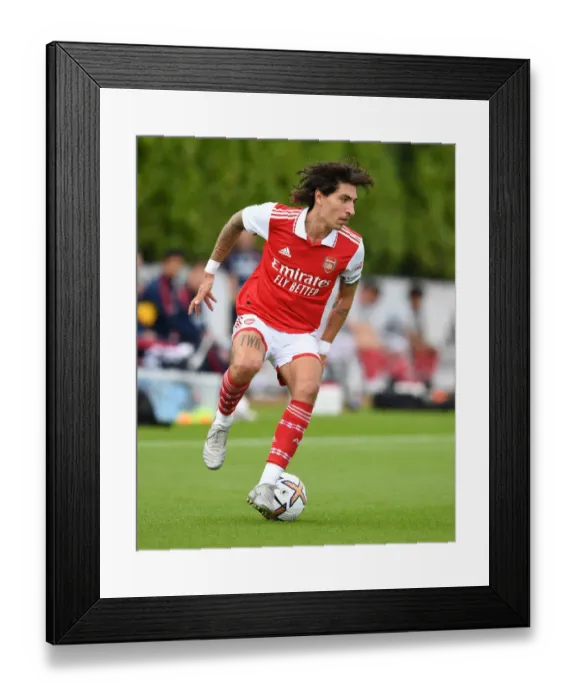 Framed Print : Arsenal's Hector Bellerin in Pre-Season Action: Arsenal vs Ipswich Town (2022)