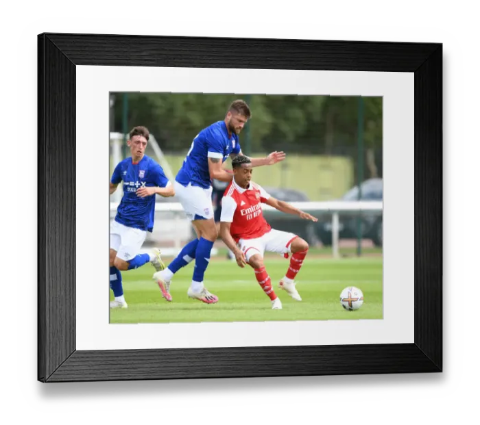 Framed Print : Omari Hutchinson: Arsenal's Shining Pre-Season Star Dazzles in Victory over Ipswich Town