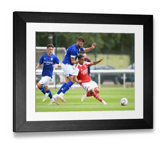 Framed Print : Arsenal's Omari Hutchinson in Pre-Season Action Against Ipswich Town Framed Print : Arsenal's Omari Hutchinson in Pre-Season Action Against Ipswich Town