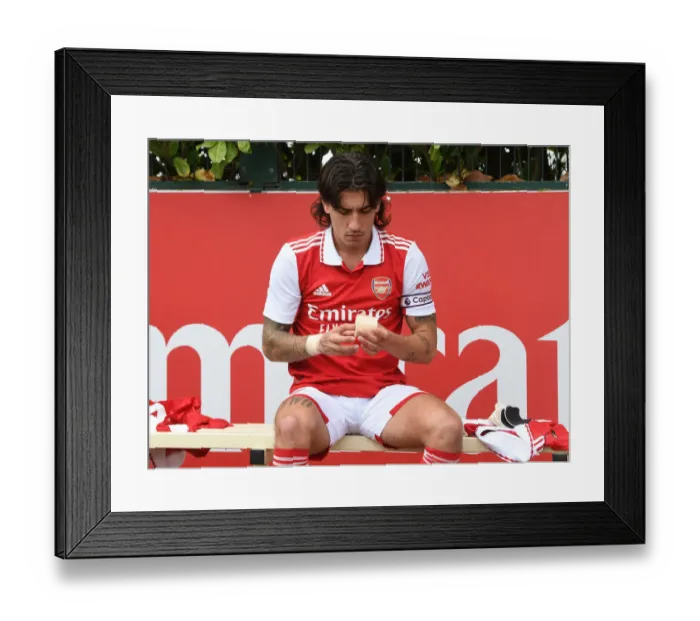 Framed Print : Arsenal's Hector Bellerin Prepares for Arsenal v Ipswich Town Pre-Season Friendly
