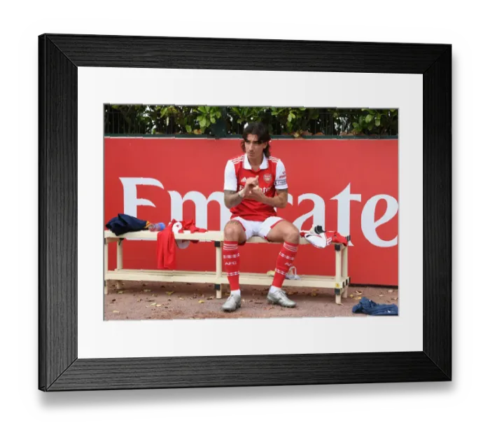 Framed Print : Arsenal's Hector Bellerin Prepares for Pre-Season Friendly Against Ipswich Town