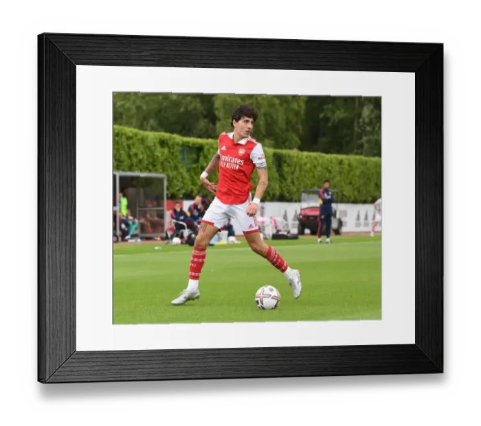 Framed Print : Arsenal's Hector Bellerin in Pre-Season Training: Arsenal vs Ipswich Town, 2022 Framed Print : Arsenal's Hector Bellerin in Pre-Season Training: Arsenal vs Ipswich Town, 2022