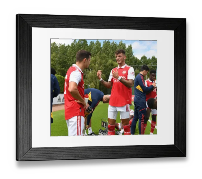 Framed Print : Arsenal's Pre-Season Encounter with Ipswich Town: Cedric and Ben White in Action