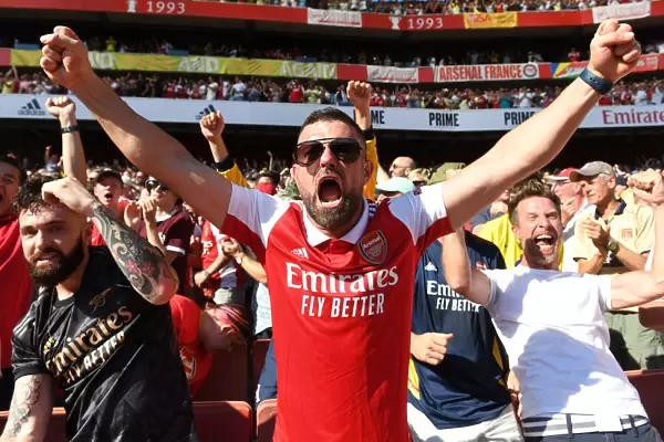 Arsenal Fans Euphoria: Victory Celebration vs Leicester City, Premier League 2022-23