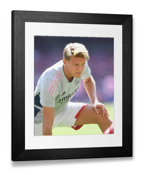 Framed Print : Martin Odegaard Readies for Arsenal's Premier League Clash Against Leicester City, 2022-23