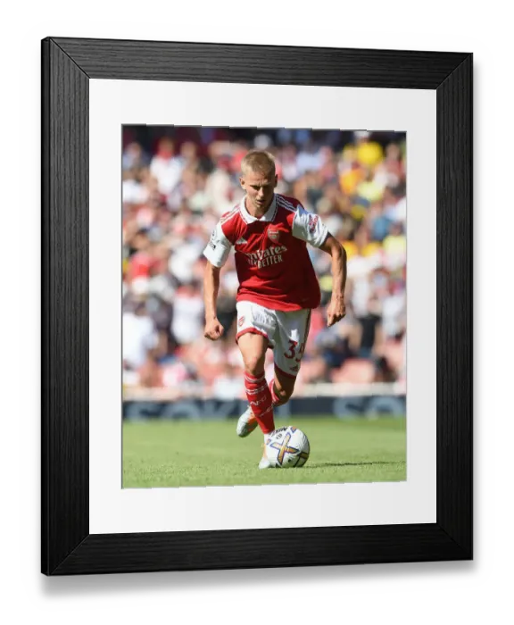 Framed Print : Arsenal vs Leicester City: Oleksandr Zinchenko in Action - Premier League 2022-23 Framed Print : Arsenal vs Leicester City: Oleksandr Zinchenko in Action - Premier League 2022-23