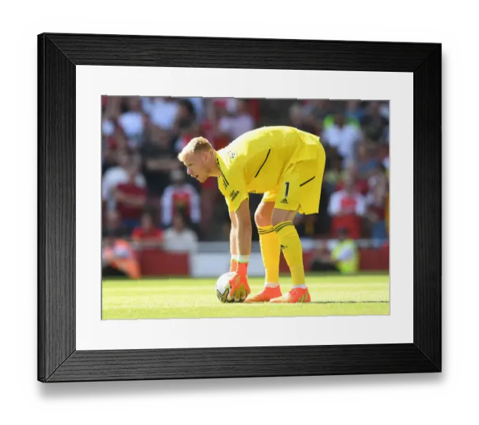 Framed Print : Arsenal's New Keeper Ramsdale Debuts in Emirates Stadium Win Against Leicester City (2022-23 Premier League) Framed Print : Arsenal's New Keeper Ramsdale Debuts in Emirates Stadium Win Against Leicester City (2022-23 Premier League)