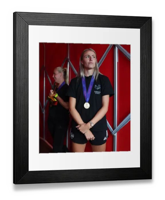 Framed Print : Arsenal FC v Fulham FC - Premier League